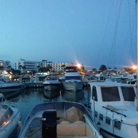 特雷斯托雷斯酒店 圣埃乌拉利亚