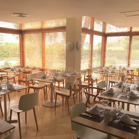 特雷斯托雷斯酒店 圣埃乌拉利亚