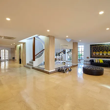 特雷斯托雷斯酒店 酒店 圣埃乌拉利亚