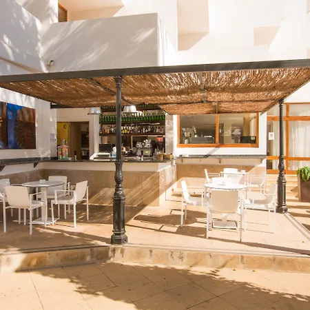 特雷斯托雷斯酒店 圣埃乌拉利亚