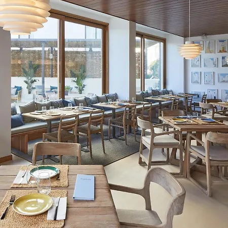 特雷斯托雷斯酒店 圣埃乌拉利亚