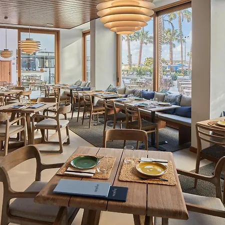 特雷斯托雷斯酒店 4*