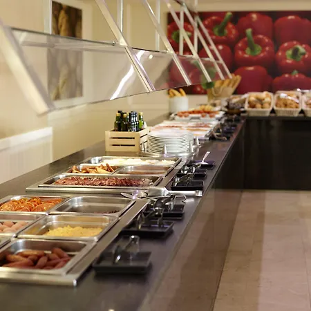 特雷斯托雷斯酒店 圣埃乌拉利亚