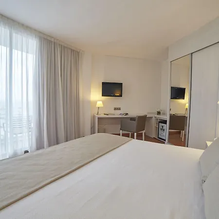 Отель Tres Torres 4*