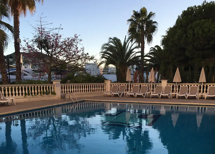 Hotel Tres Torres 4*