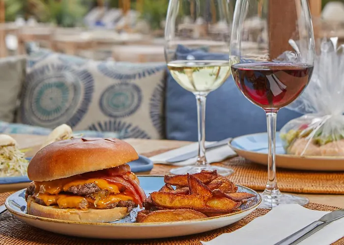 Tres Torres Отель Санта-Эулалия-дель-Рио