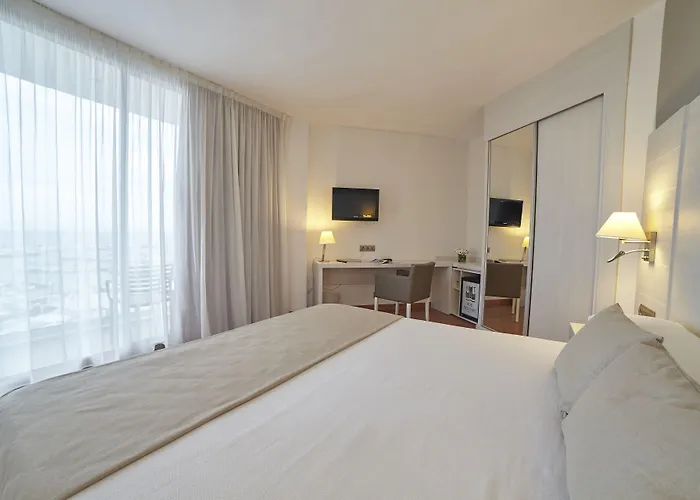 Отель Tres Torres 4*